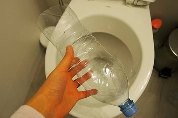 How to Make a Plunger Out of a Plastic Bottle